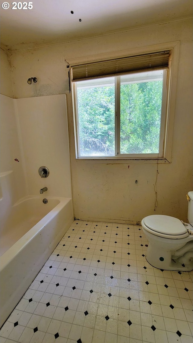 48495 Mcfarland Rd, Oakridge, OR 97463 - bathroom featuring tile patterned floors and shower / bath combination