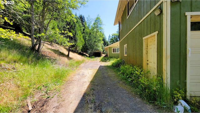 48495 Mcfarland Rd, Oakridge, OR 97463 - view of property exterior with driveway