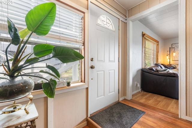 1175 Northside Rd, Sutherlin, OR 97479 - foyer entrance with wood finished floors and baseboards