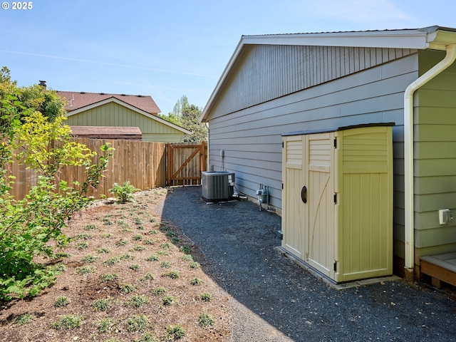 2235 Juntura Ct S, Salem, OR 97302 - exterior space featuring fence and central AC unit