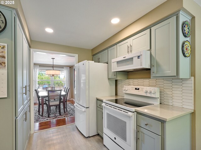 2235 Juntura Ct S, Salem, OR 97302 - kitchen with white appliances, recessed lighting, light wood-style flooring, and tasteful backsplash