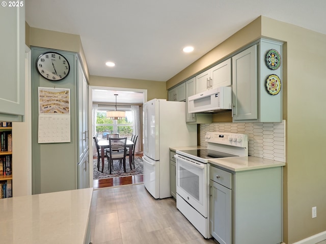 2235 Juntura Ct S, Salem, OR 97302 - kitchen featuring light countertops, recessed lighting, backsplash, and white appliances
