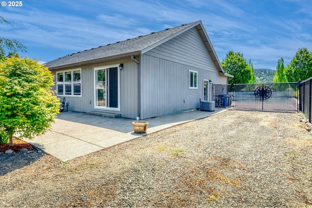 1545 E Fourth Ave, Sutherlin, OR 97479 - back of property featuring a patio