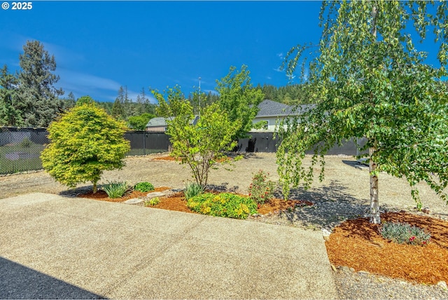 1545 E Fourth Ave, Sutherlin, OR 97479 - view of front facade featuring a fenced backyard and a patio area