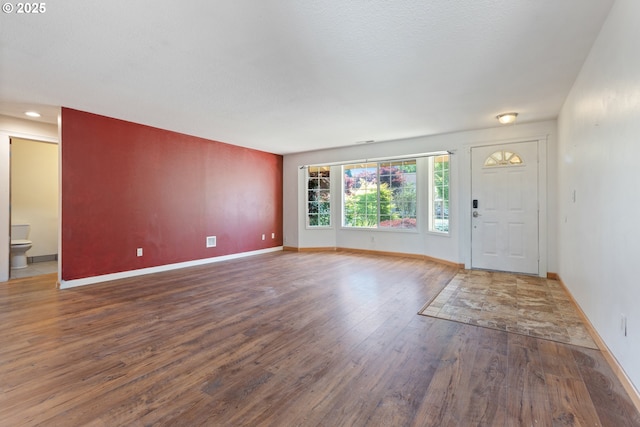 400 S 28th Ave, Cornelius, OR 97113 - foyer entrance with wood finished floors and baseboards