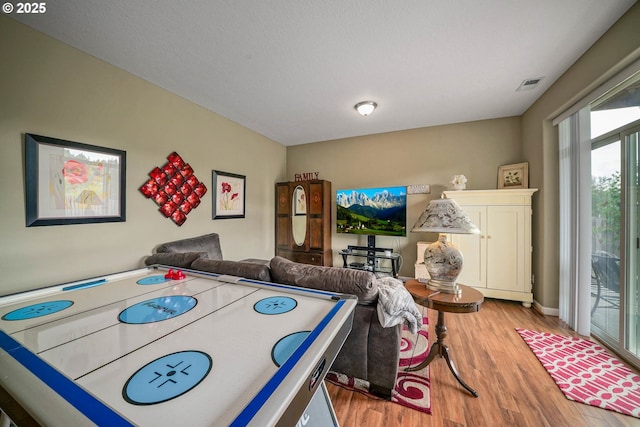 2356 Benjamin Ave, Salem, OR 97304 - rec room with wood finished floors
