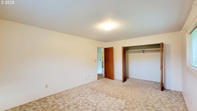 2965 S Myrtle Rd, Myrtle Creek, OR 97457 - unfurnished bedroom with carpet floors and a closet