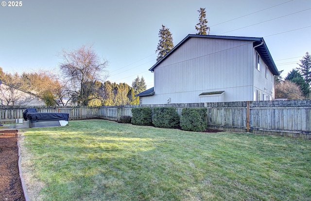 view of yard with a hot tub