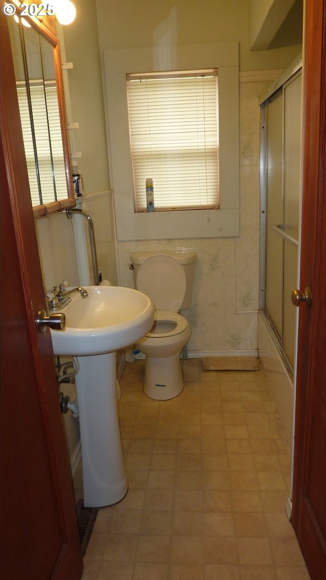 610 Bluff Rd, Klickitat, WA 98628 - full bathroom featuring tile patterned floors and enclosed tub / shower combo