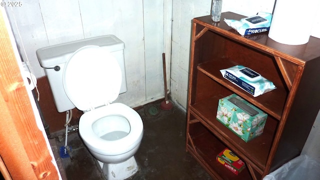 610 Bluff Rd, Klickitat, WA 98628 - bathroom with toilet