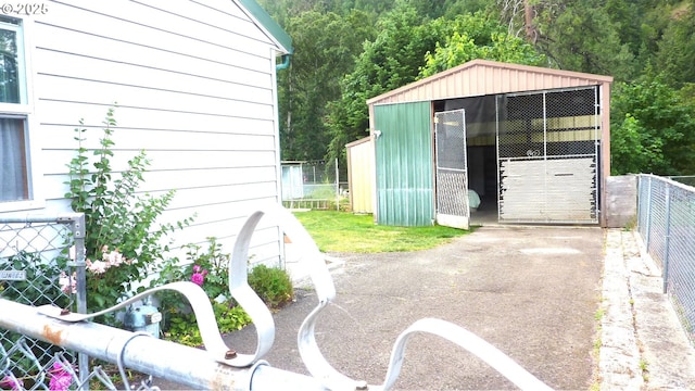 610 Bluff Rd, Klickitat, WA 98628 - view of garage