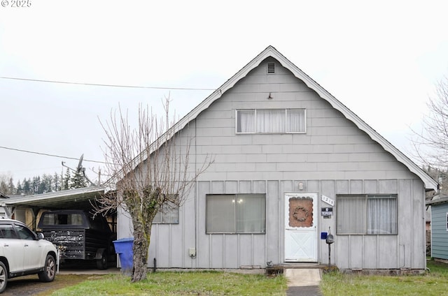 bungalow-style home featuring a front lawn and board and batten siding