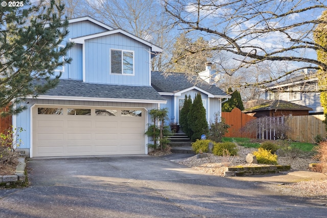 view of front property featuring a garage