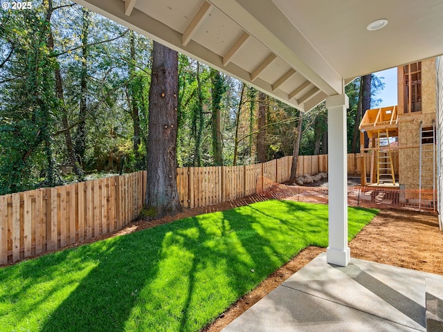 view of yard featuring a patio area