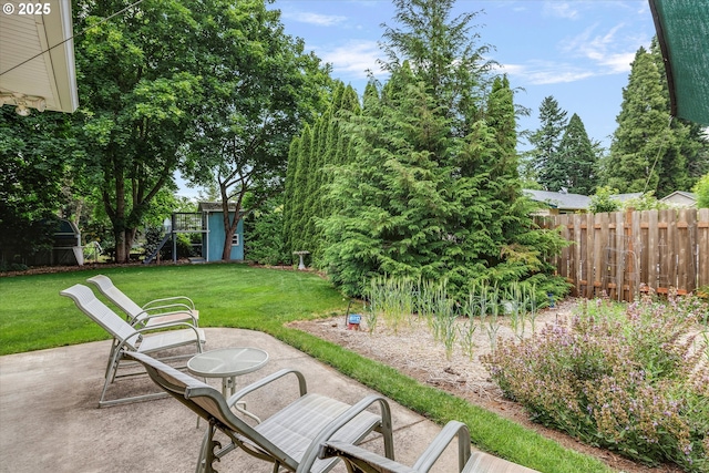184 NE 10th Ave, Canby, OR 97013 - view of yard with a patio