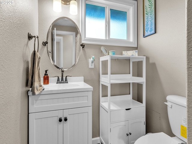 426 NE Hill St, Sheridan, OR 97378 - half bathroom featuring vanity, toilet, and a textured wall