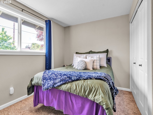 426 NE Hill St, Sheridan, OR 97378 - bedroom with carpet flooring, a closet, and baseboards