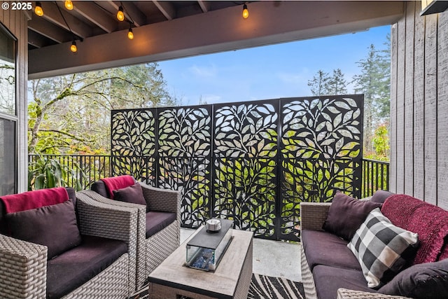 balcony featuring an outdoor hangout area