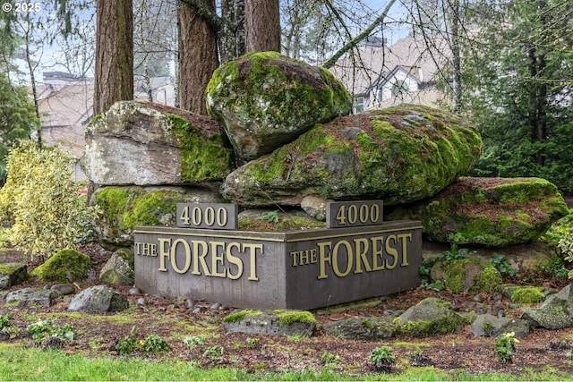 view of community / neighborhood sign