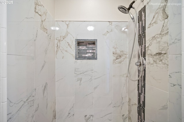 details featuring tiled shower