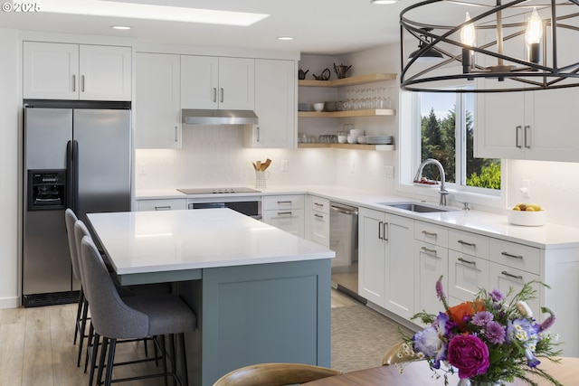 17385 NE Fairview Dr, Dundee, OR 97115 - kitchen with stainless steel appliances, under cabinet range hood, a sink, a chandelier, and a center island