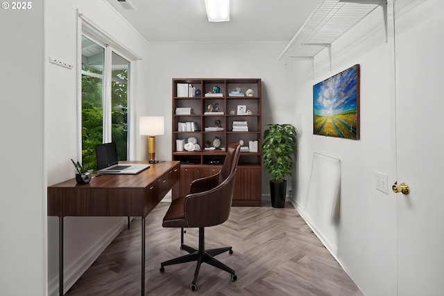 15580 SW Royalty Pkwy, Portland, OR 97224 - office area with baseboards