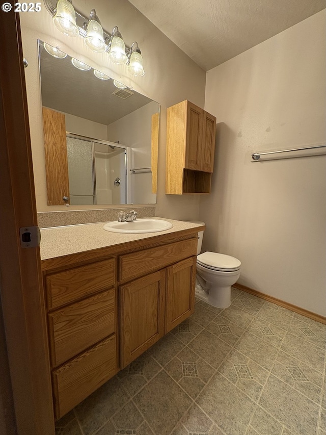 986 Arthur Ave, Cottage Grove, OR 97424 - bathroom featuring a shower with shower door and vanity