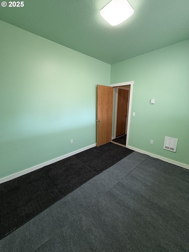 986 Arthur Ave, Cottage Grove, OR 97424 - empty room with dark carpet and baseboards