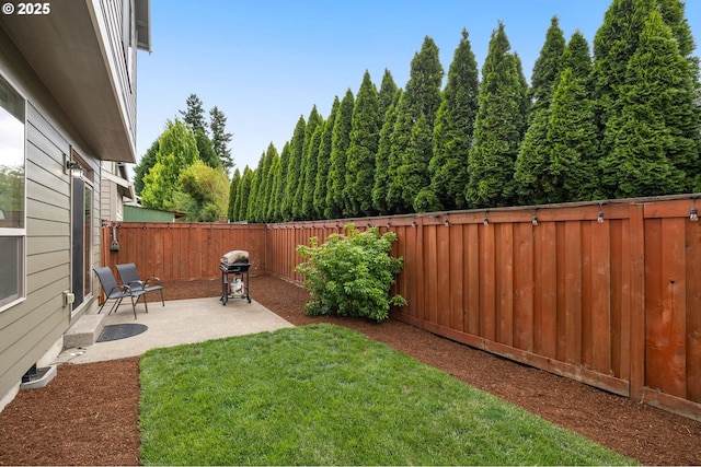 17760 SW Robert Ln, Beaverton, OR 97078 - fenced backyard with a patio area