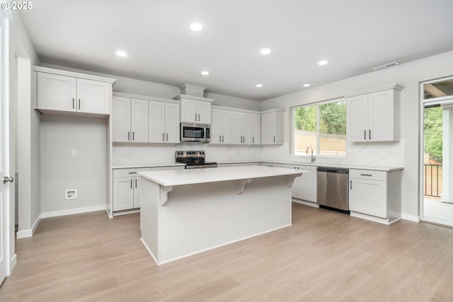 1624 NE Josephine Ct Unit 177, Estacada, OR 97023 - kitchen with appliances with stainless steel finishes, a sink, a center island, light countertops, and tasteful backsplash