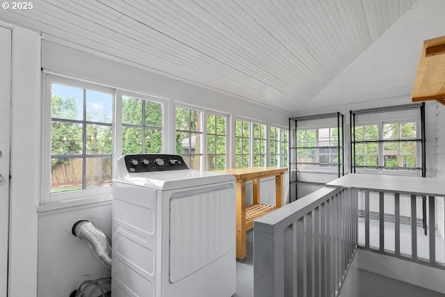 320 NE 75th Ave, Portland, OR 97213 - sunroom with washer / dryer and vaulted ceiling
