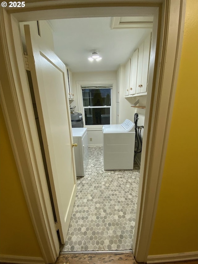 564566 Alameda Ave, Astoria, OR 97103 - clothes washing area featuring cabinet space and washing machine and clothes dryer