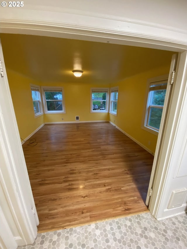 564566 Alameda Ave, Astoria, OR 97103 - empty room featuring wood finished floors and baseboards