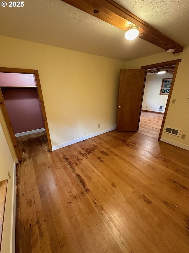 564566 Alameda Ave, Astoria, OR 97103 - unfurnished room with light wood-style flooring and baseboards