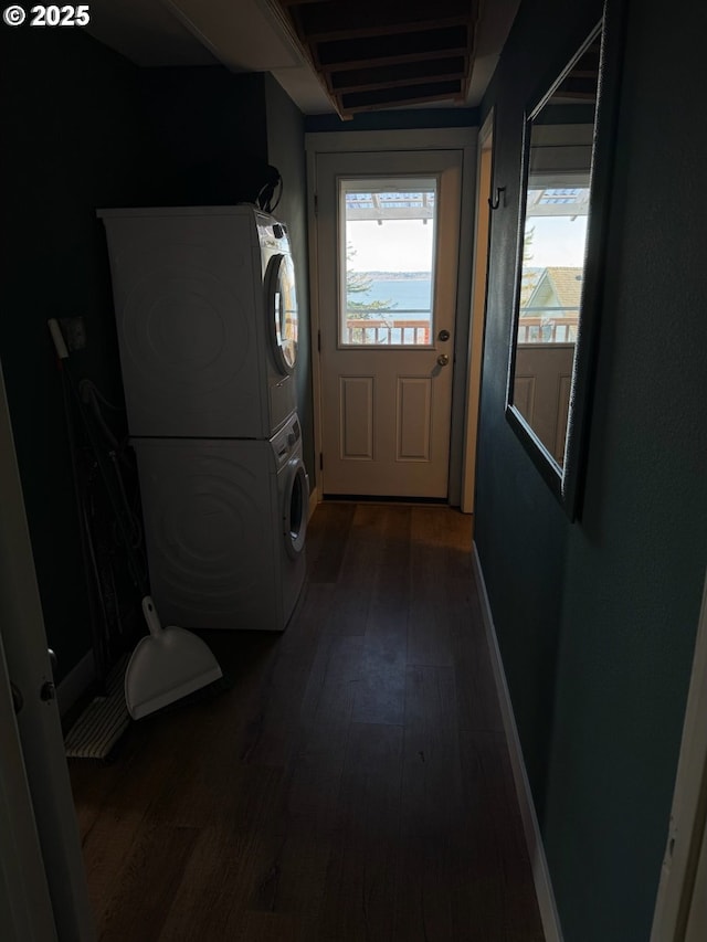 564566 Alameda Ave, Astoria, OR 97103 - laundry room featuring stacked washer / dryer, wood finished floors, and baseboards