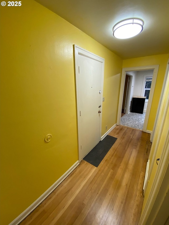 564566 Alameda Ave, Astoria, OR 97103 - hall featuring light wood-type flooring and baseboards