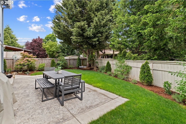 view of yard featuring a patio area and outdoor dining space