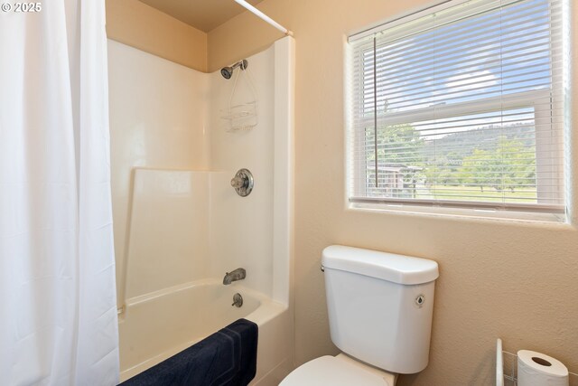 1548 Harlan St, Roseburg, OR 97471 - full bathroom featuring toilet and shower / bath combo