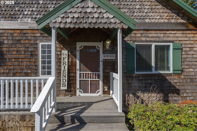 doorway to property with covered porch