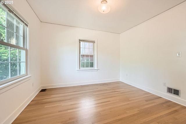 3954 NE 38th Ave, Portland, OR 97212 - empty room featuring light wood-type flooring