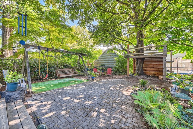 3954 NE 38th Ave, Portland, OR 97212 - fenced backyard with a patio