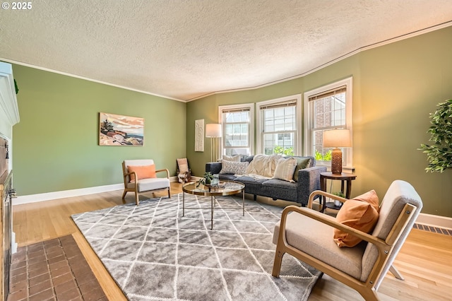 3954 NE 38th Ave, Portland, OR 97212 - living area featuring crown molding, a textured ceiling, and wood finished floors
