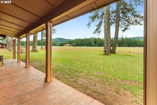 view of yard featuring a patio