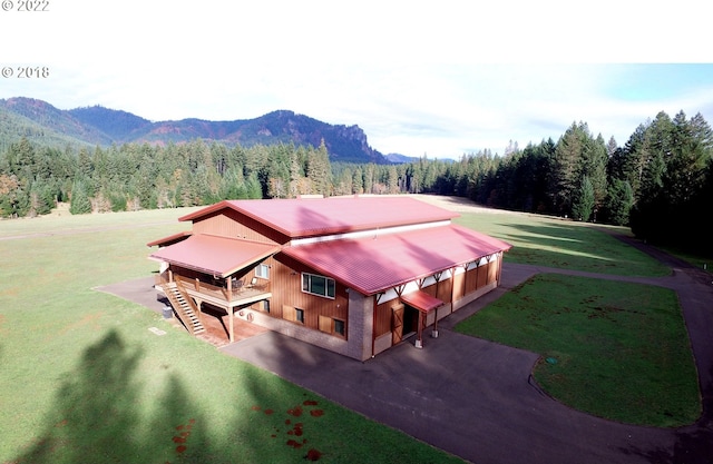 birds eye view of property featuring a mountain view