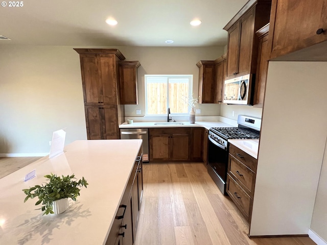 931 Medina Ave, Sutherlin, OR 97479 - kitchen featuring a sink, light countertops, appliances with stainless steel finishes, recessed lighting, and light wood-style flooring