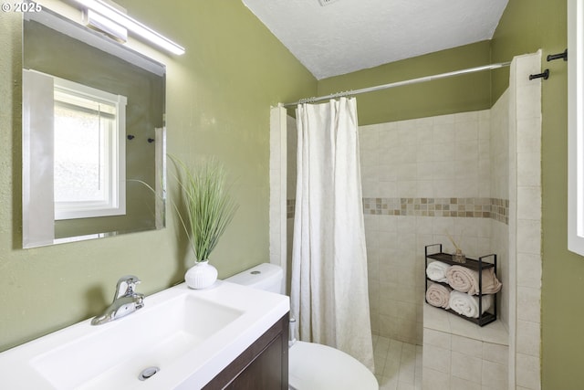 11547 NE San Rafael St, Portland, OR 97220 - full bath featuring toilet, vanity, and tiled shower