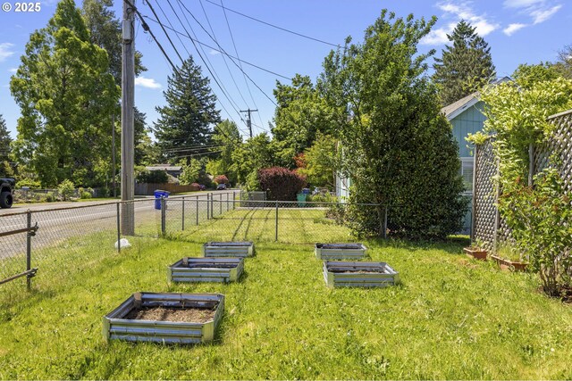 11547 NE San Rafael St, Portland, OR 97220 - view of yard with a garden