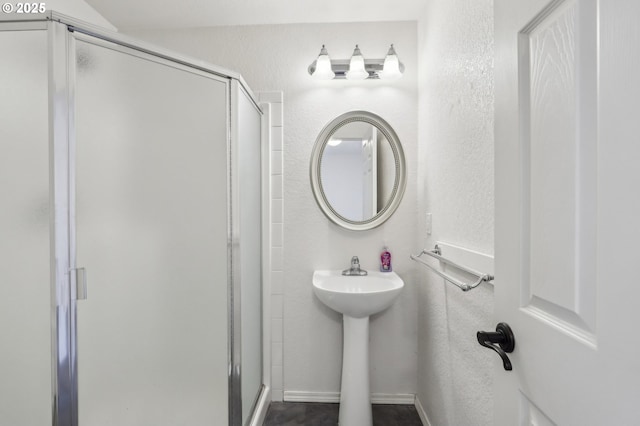 433 Harris Ln, Oregon City, OR 97045 - bathroom featuring a stall shower and a textured wall