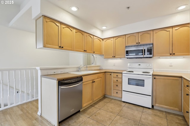 433 Harris Ln, Oregon City, OR 97045 - kitchen with stainless steel appliances, a sink, light brown cabinetry, light countertops, and a peninsula