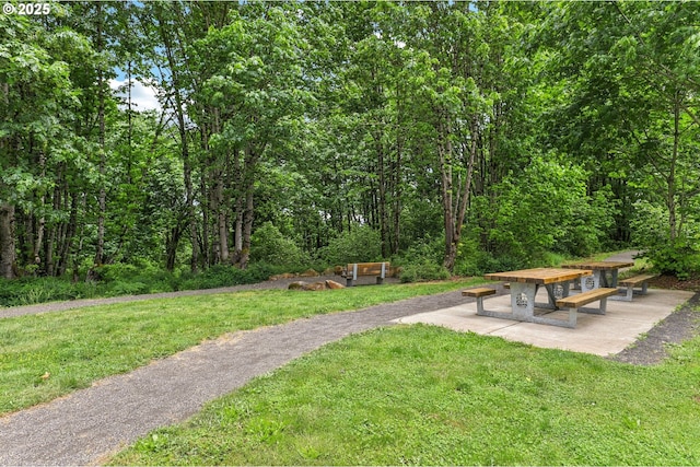 433 Harris Ln, Oregon City, OR 97045 - surrounding community featuring a lawn